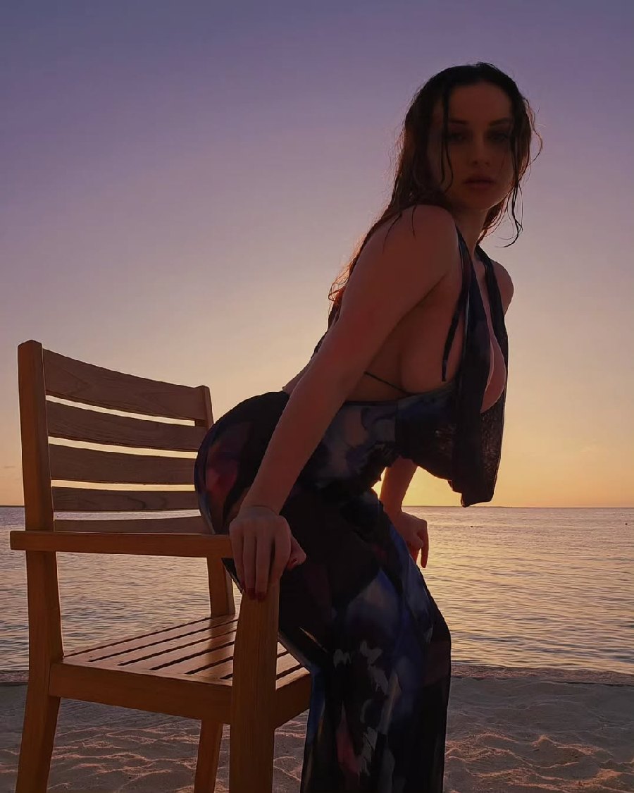 Sexy girl Miranda Faith nude in Yarkand