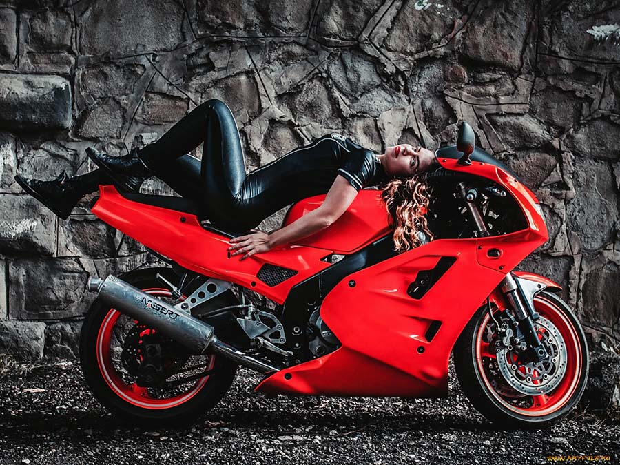 Beautiful girl Beautiful girls and motorcycles in Yarkand