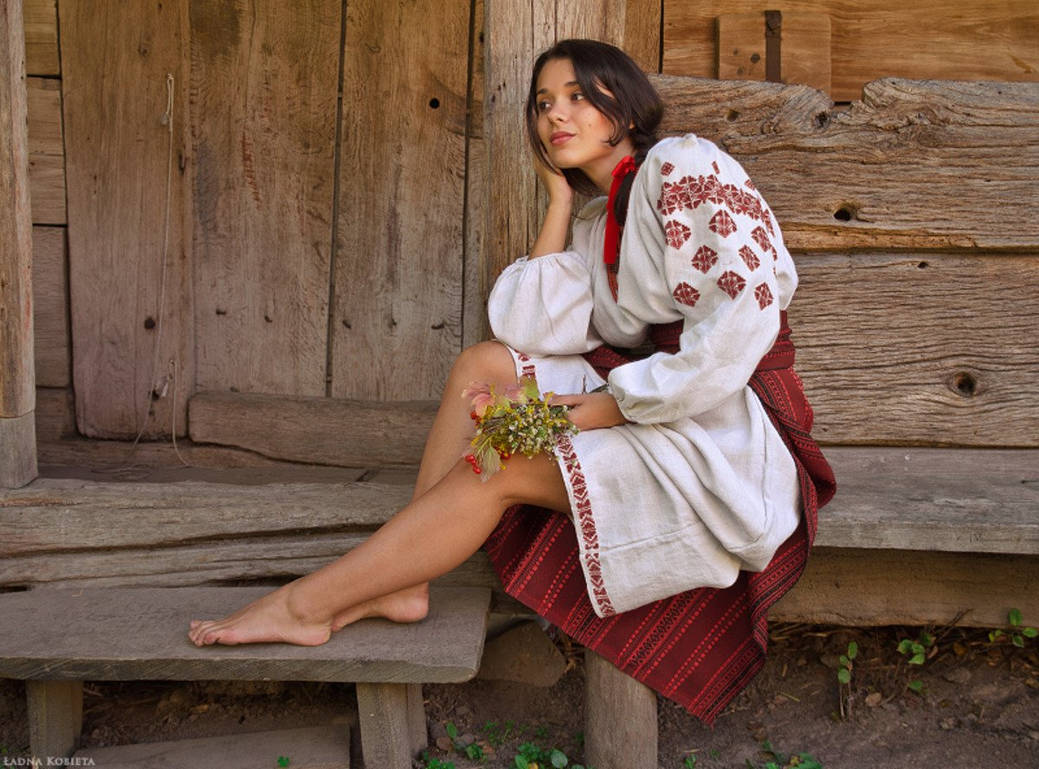 Fresh photos, fresh mood — Women in Slavic costumes online in Yarkand