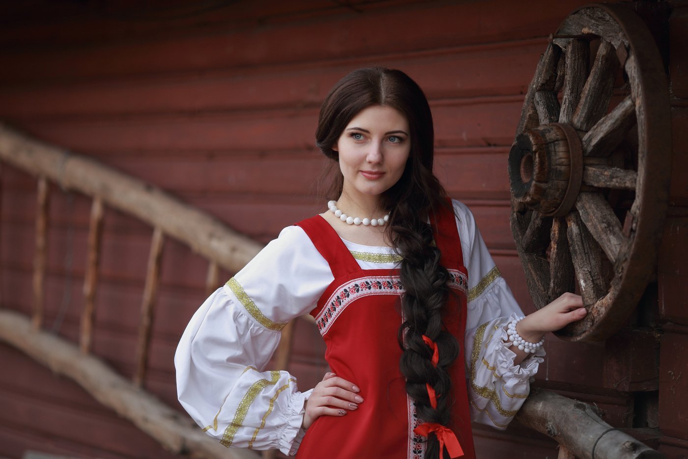 Girls in Slavic costumes’s look of the day — catch her live in Yarkand
