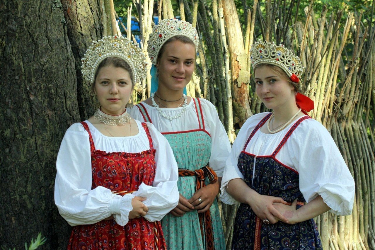 Sexy model Girls in Slavic costumes in Yarkand